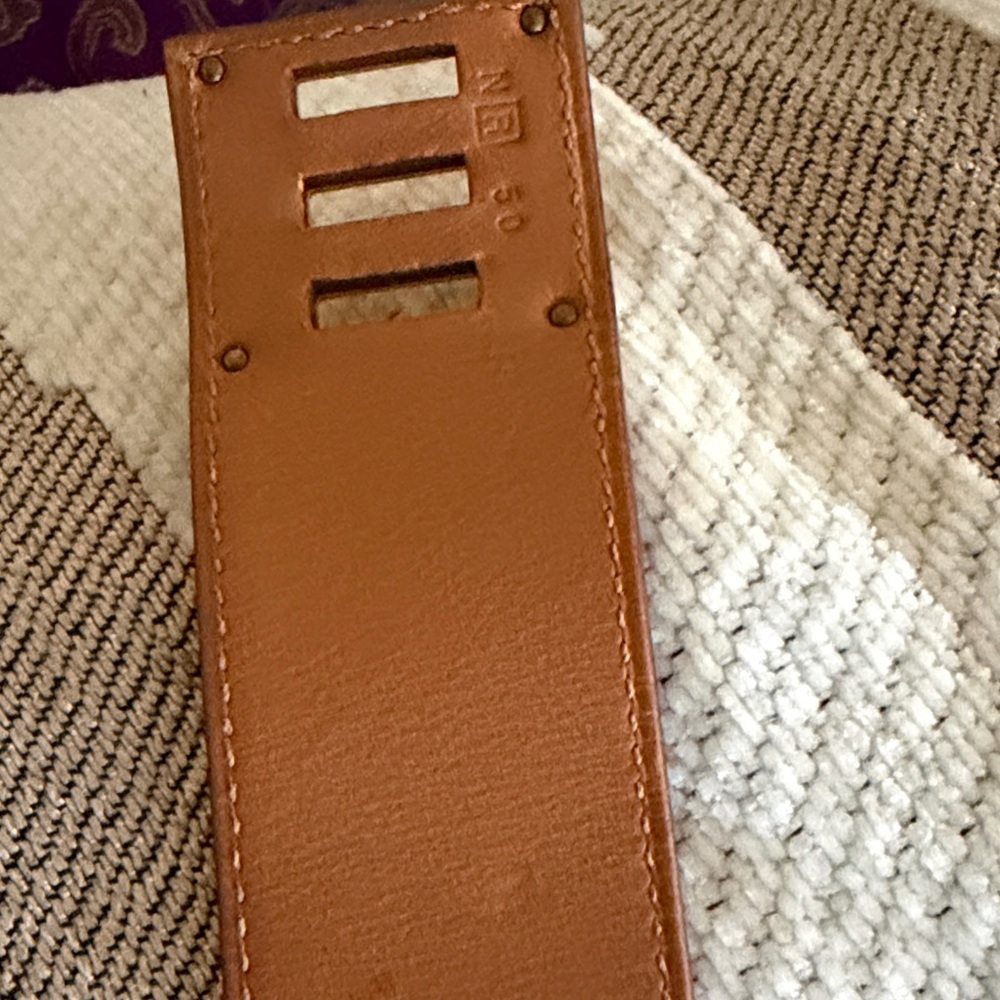 Elegant Red Leather Bracelet with Gold Buckle - Picture 2 of 5